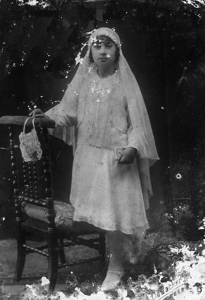 Angele bij haar plechtige communie in 1931
